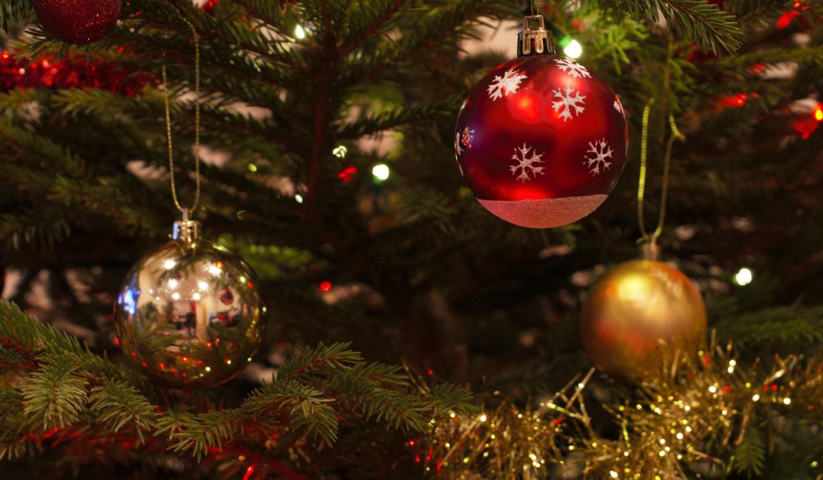 christmas-baubles-1078996_1920